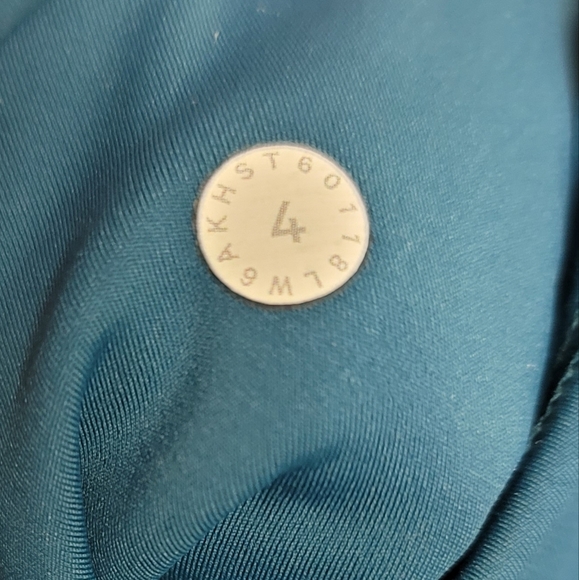 LULULEMON Fast Free Crop Leggings  - Women's High-Performance Activewear - Picture 5 of 9